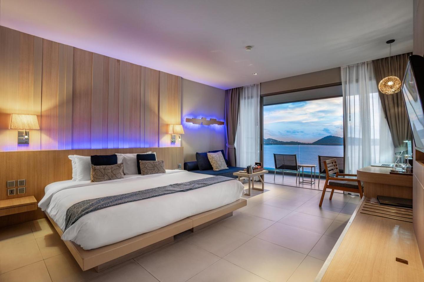 Deluxe Double or Twin Sea View